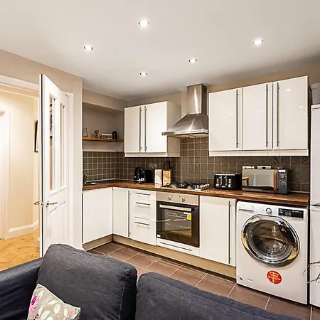 Apartment Cosy Garden Flat In Prestigious Residential Area *
