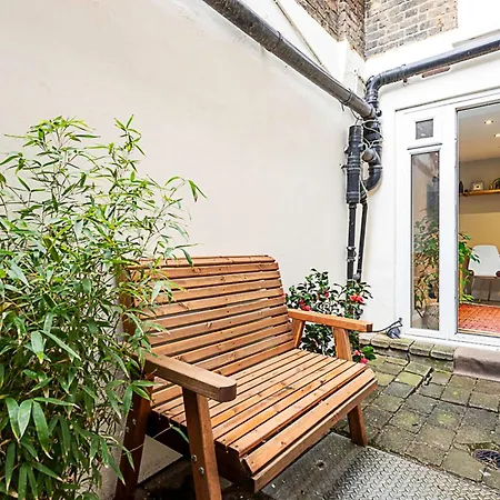 Cosy Garden Flat In Prestigious Residential Area * London