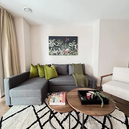 Stylish Urban Sanctuary With Parking Londyn