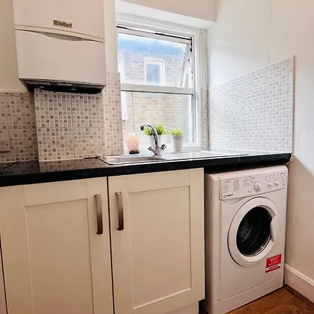 Gorgeous Studio 15 Minutes From Central *