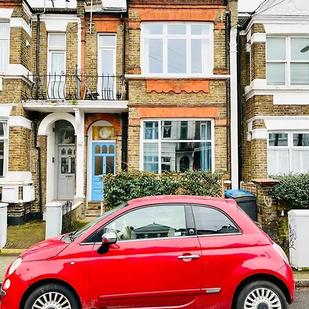 Gorgeous Studio 15 Minutes From Central * London