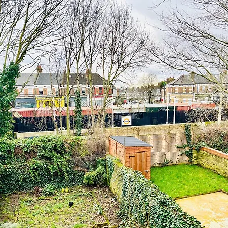 Gorgeous Studio 15 Minutes From Central Apartment London