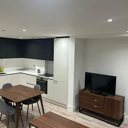 Spacious 2 Bed London Apartment