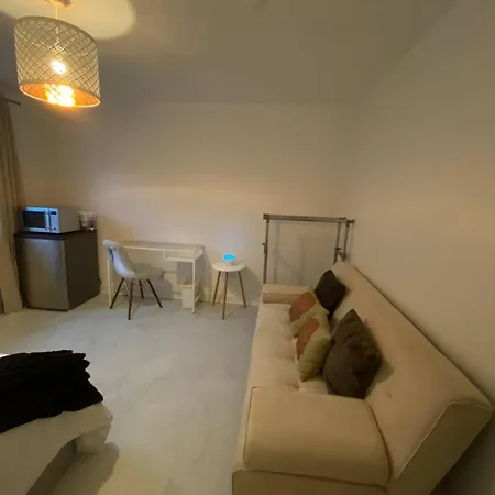 Xl Bright Room+parking+fridge+micro - 20min Bridge - 3 Min Walk To Train/bus Station Londres