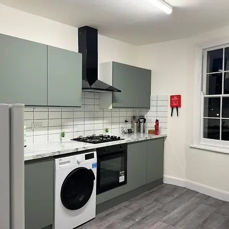Apartment 4 Bedroom Entire Flat, Kings Cross Road