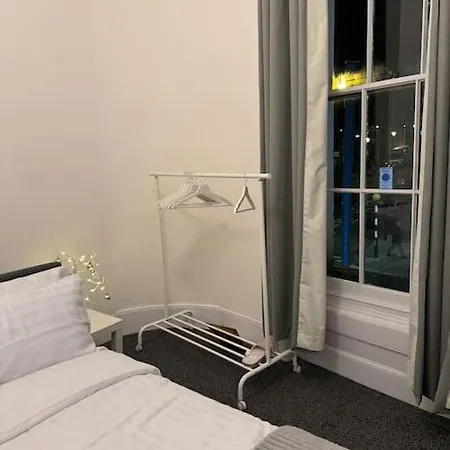 Apartment 4 Bedroom Entire Flat, Kings Cross Road