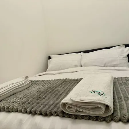 Apartment 4 Bedroom Entire Flat, Kings Cross Road London