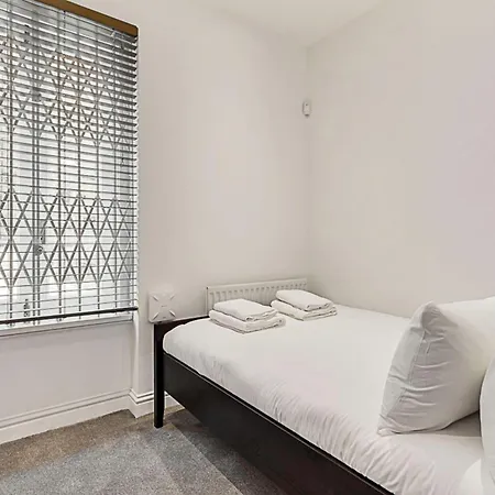 Apartment A One-bedroom Situated In London