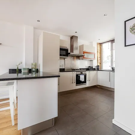 Apartment Elegance & Chic Design - 2-bedroom Haven London