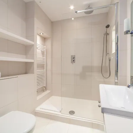 Apartment Elegance & Chic Design - 2-bedroom Haven