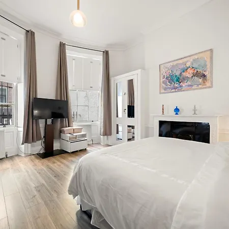 Central London Apartment * London