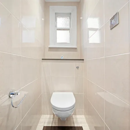 Central London Apartment * London