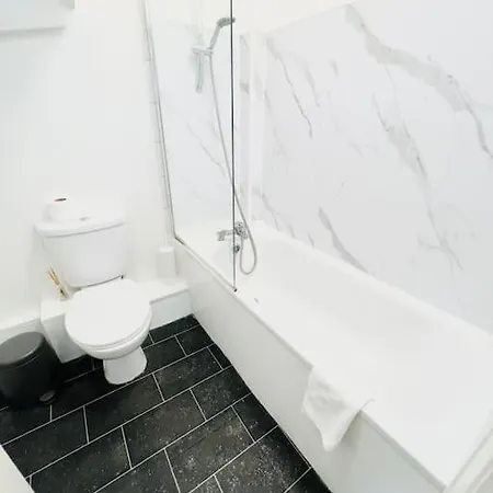 2 Bed Apartment- Finsbury Park Station C Apartment *