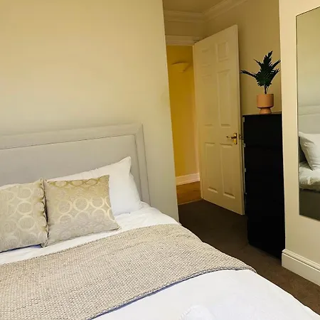 Apartment Wimbledon Elegance: 2-bedroom Retreat London