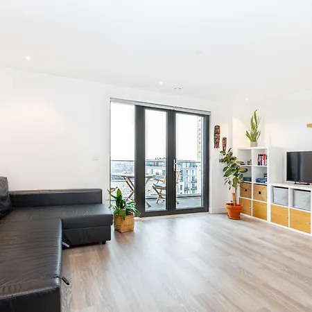Apartment Modern New 2br Wviews & Balcony In Wandsworth London