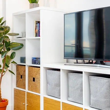 Apartment Modern New 2br Wviews & Balcony In Wandsworth