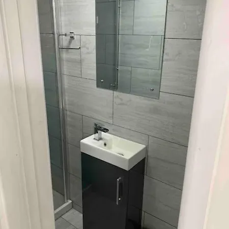 Cosy Flat-just Renovated-free Street Parking & Independent Entrance