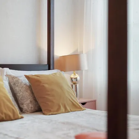 The Pearl - Luxury 5* With Park View Apartment