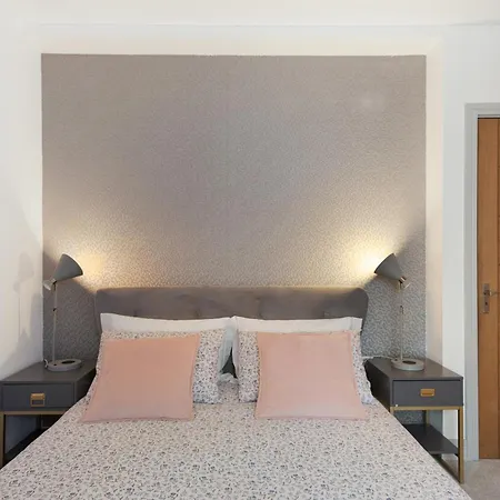 The Pearl - Luxury 5* With Park View *