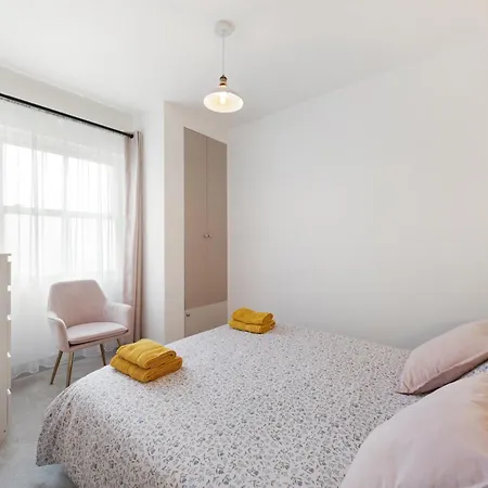 Apartment The Pearl - Luxury 5* With Park View London