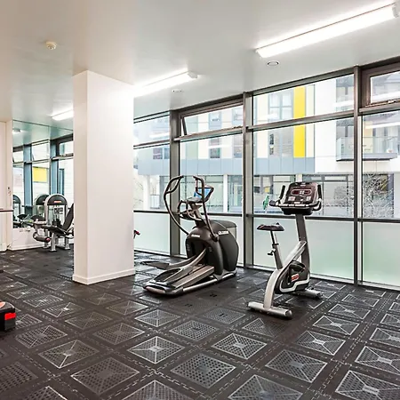 Vibrant And Modern With Canal Views *