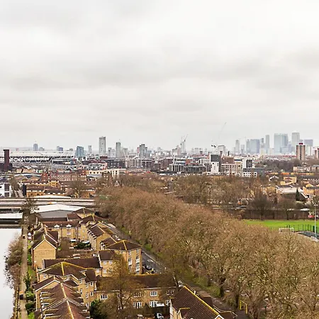 Vibrant And Modern With Canal Views * London