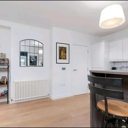 Cozy 1 Bedroom Flat In Soho *