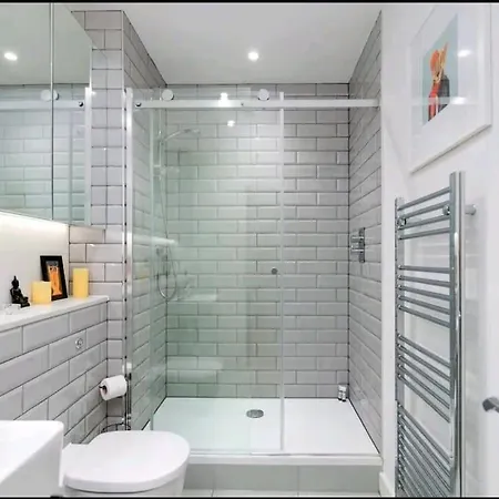 Cozy 1 Bedroom Flat In Soho Apartment