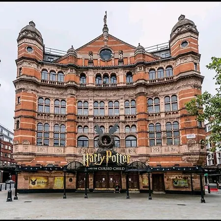 Cozy 1 Bedroom Flat In Soho Apartment *