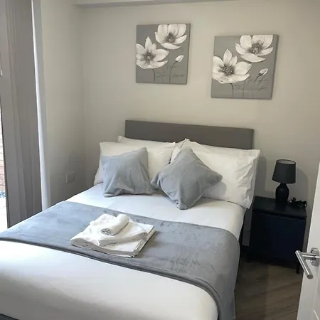 Modern X2 Bathroom*garden*wifi*