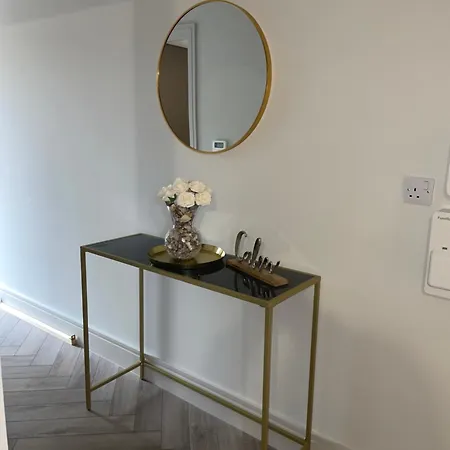 Apartment Modern X2 Bathroom*garden*wifi* *