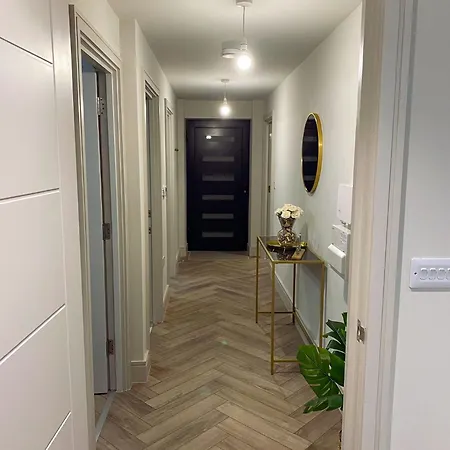 Apartment Modern X2 Bathroom*garden*wifi* *