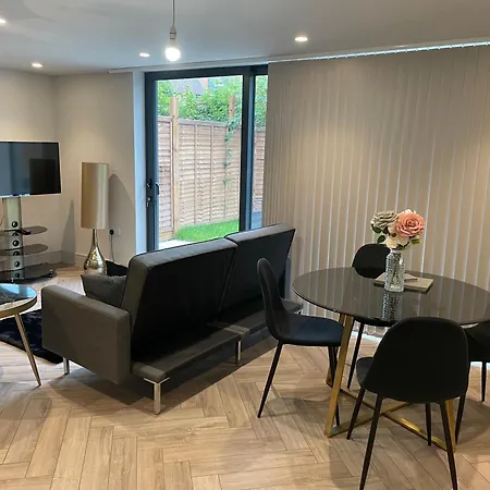 Apartment Modern X2 Bathroom*garden*wifi* *