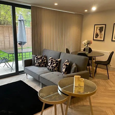 Modern X2 Bathroom*garden*wifi* Apartment