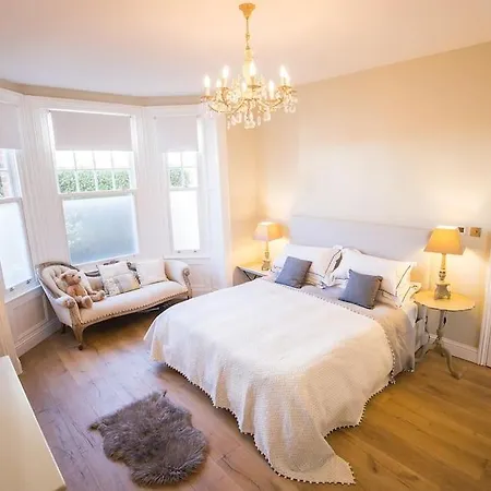 Apartment Swanky Pad In Putney *