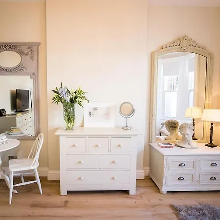 Swanky Pad In Putney