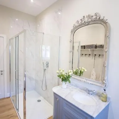 Apartment Swanky Pad In Putney *