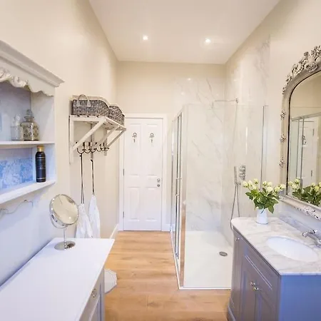 Apartment Swanky Pad In Putney *