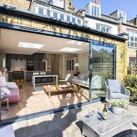 Swanky Pad In Putney *
