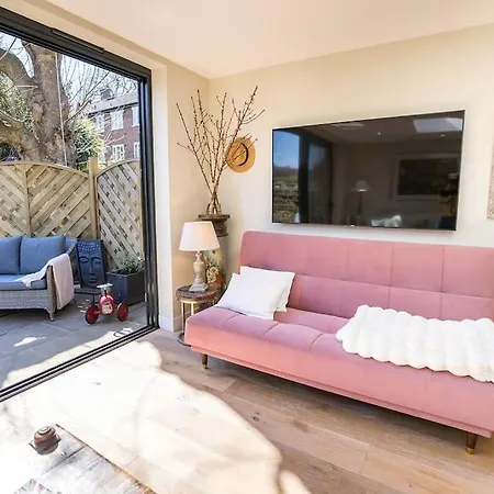 Swanky Pad In Putney *