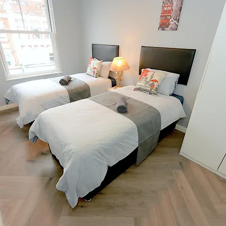 2 Bed Terraced Flat Piccadilly Line Apartment London