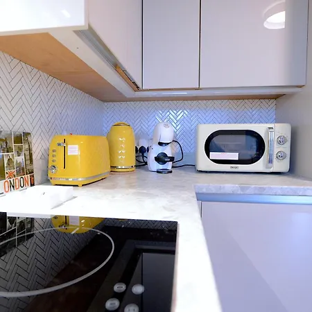 Apartment 2 Bed Terraced Flat Piccadilly Line London