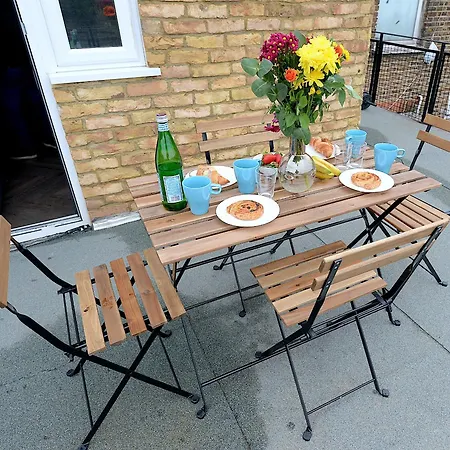 2 Bed Terraced Flat Piccadilly Line Apartment