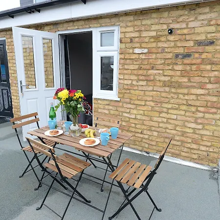 Apartment 2 Bed Terraced Flat Piccadilly Line *