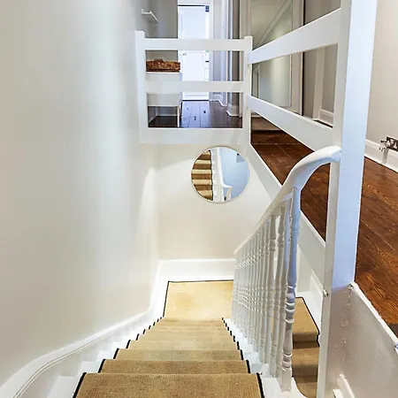 Contemporary And Spacious Kensington London