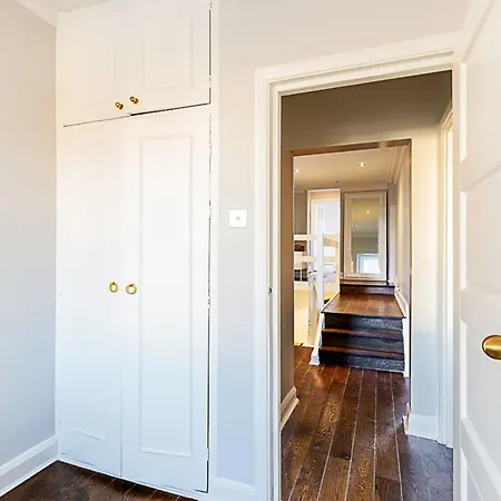 Contemporary And Spacious Kensington * London