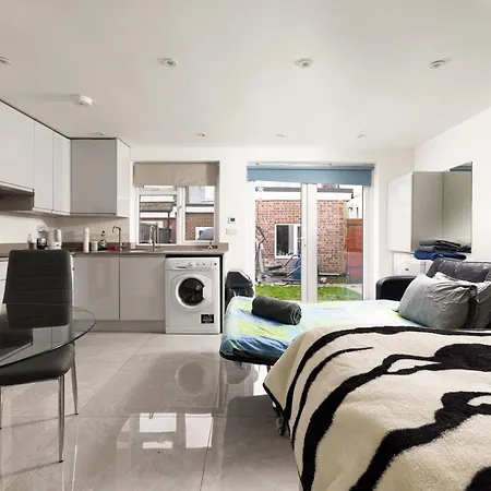 Apartment Beautiful Garden Nw4 *
