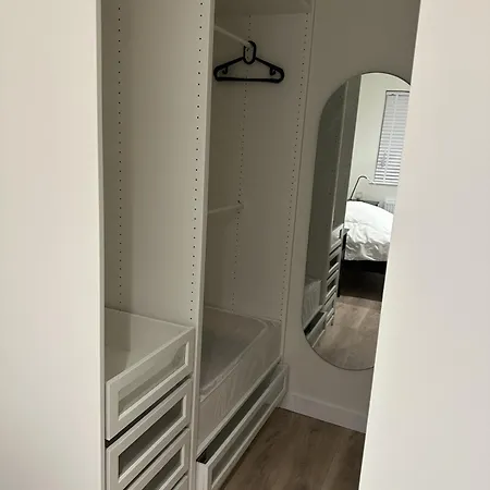 Homestay Brand New Suit 10 Min To Walk Central Line!