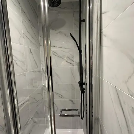 Brand New Suit 10 Min To Walk Central Line! Homestay Woodford