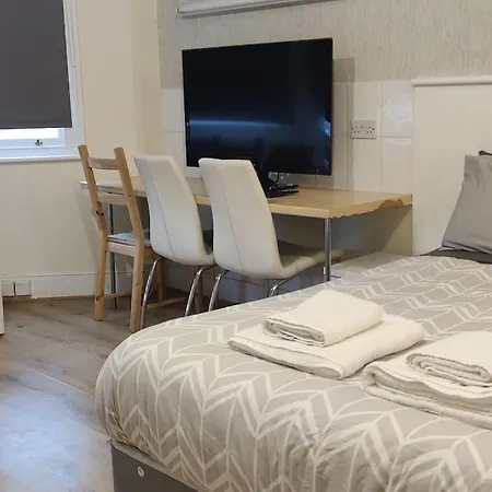 Very Large On Finchley Road 11 * London